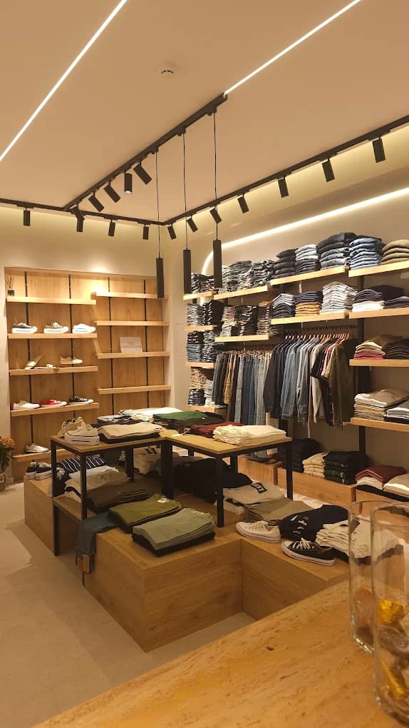 AKWEAR Casualwear & Sportswear — Mykonos 3