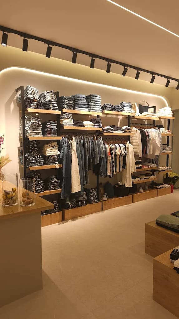 AKWEAR Casualwear & Sportswear — Mykonos 4